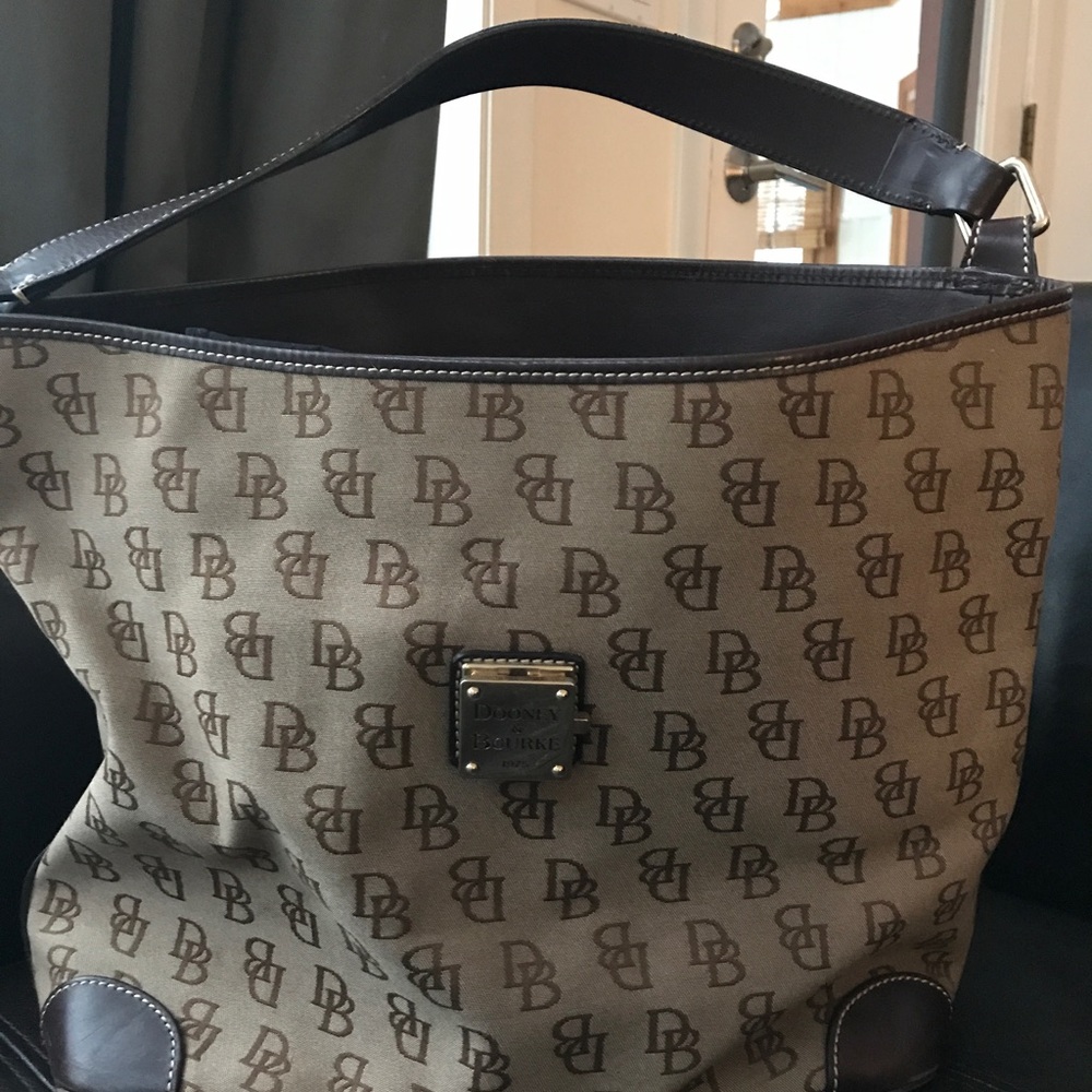 Dooney & Bourke shoulder bag- awesome shape